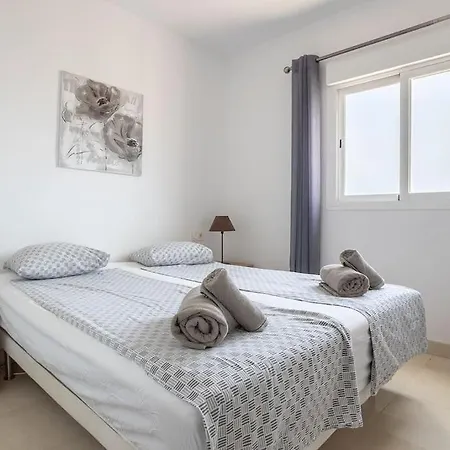 Penthouse With Jacuzzi And Spectacular Sea Views נרחה