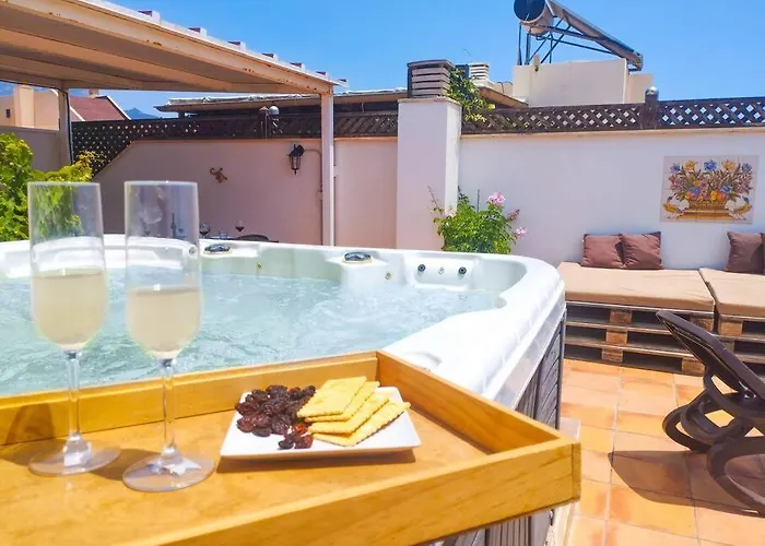 דירה Penthouse With Jacuzzi And Spectacular Sea Views נרחה