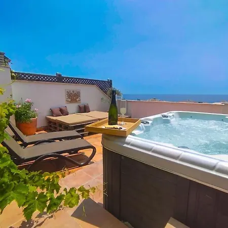 Lejlighed Penthouse With Jacuzzi And Spectacular Sea Views