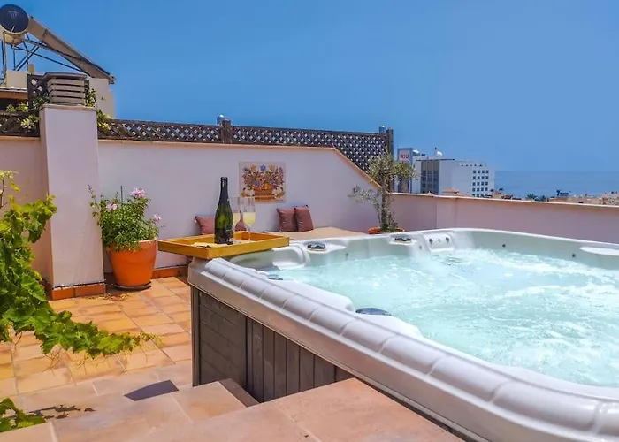 アパート Penthouse With Jacuzzi And Spectacular Sea Views ネルハ