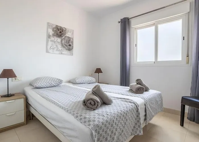 Penthouse With Jacuzzi And Spectacular Sea Views ネルハ