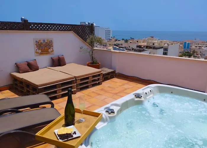 Penthouse With Jacuzzi And Spectacular Sea Views ネルハ